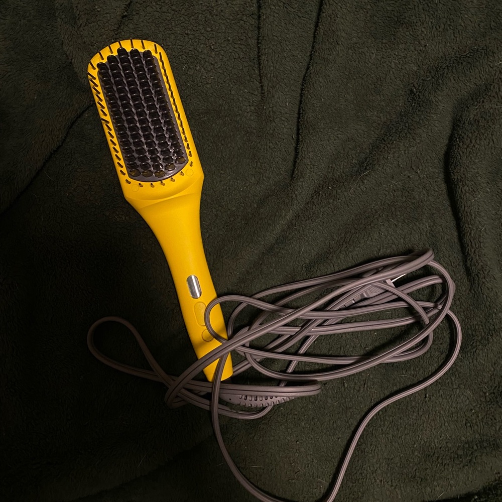 Drybar The Brush Crush Heated Straightening Brush